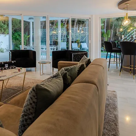 Tropical 4 Bdrm In Prime Location W Jacuzzi Marbella
