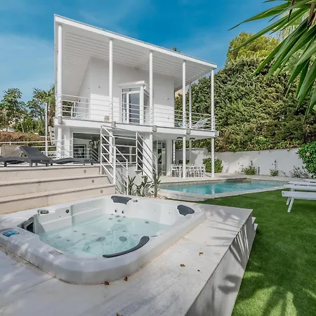Tropical 4 Bdrm In Prime Location W Jacuzzi * Marbella