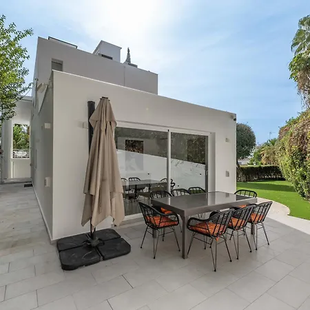 Tropical 4 Bdrm In Prime Location W Jacuzzi Apartment Marbella